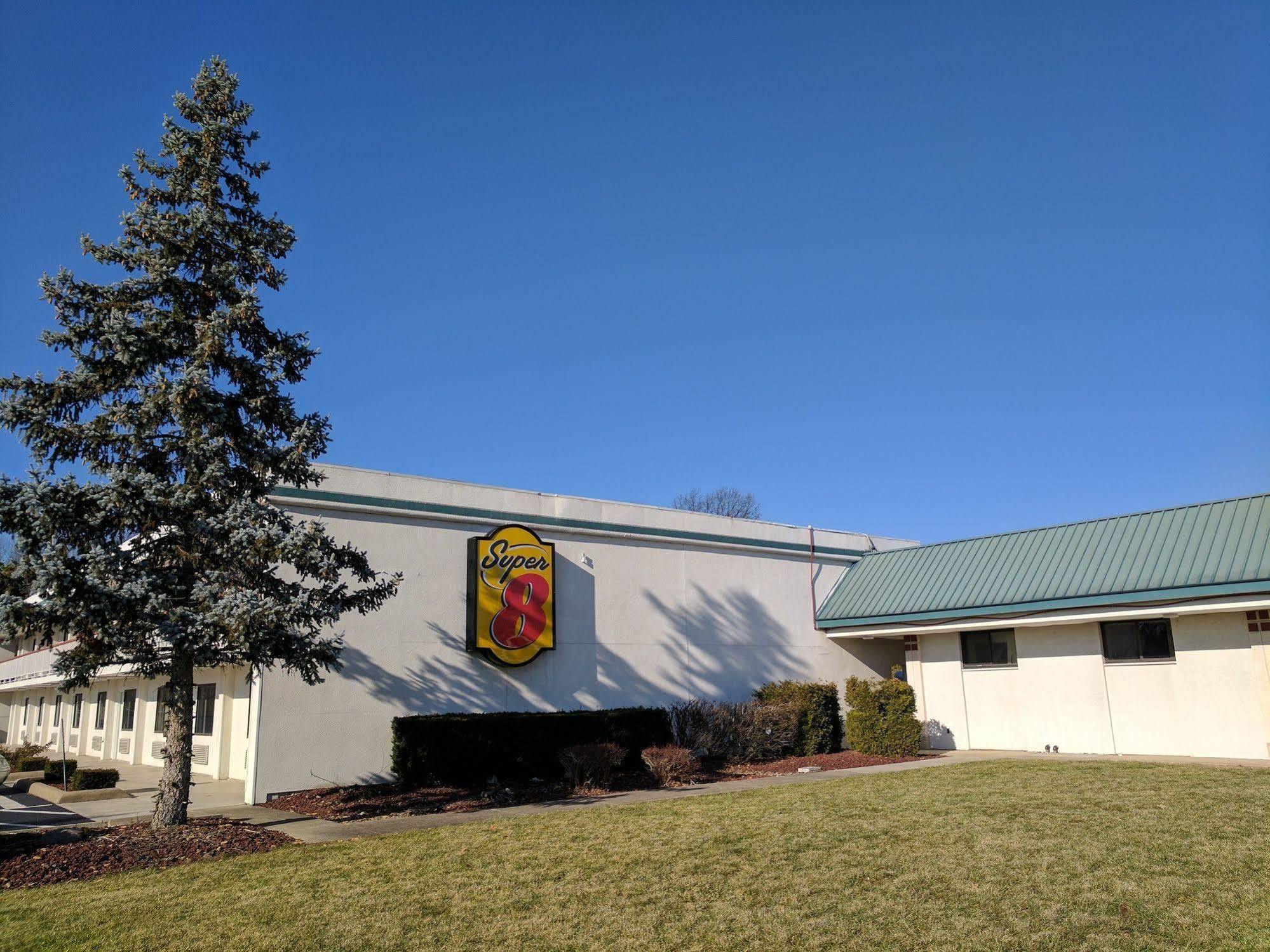 Sprucewood Inn Elyria Bagian luar foto