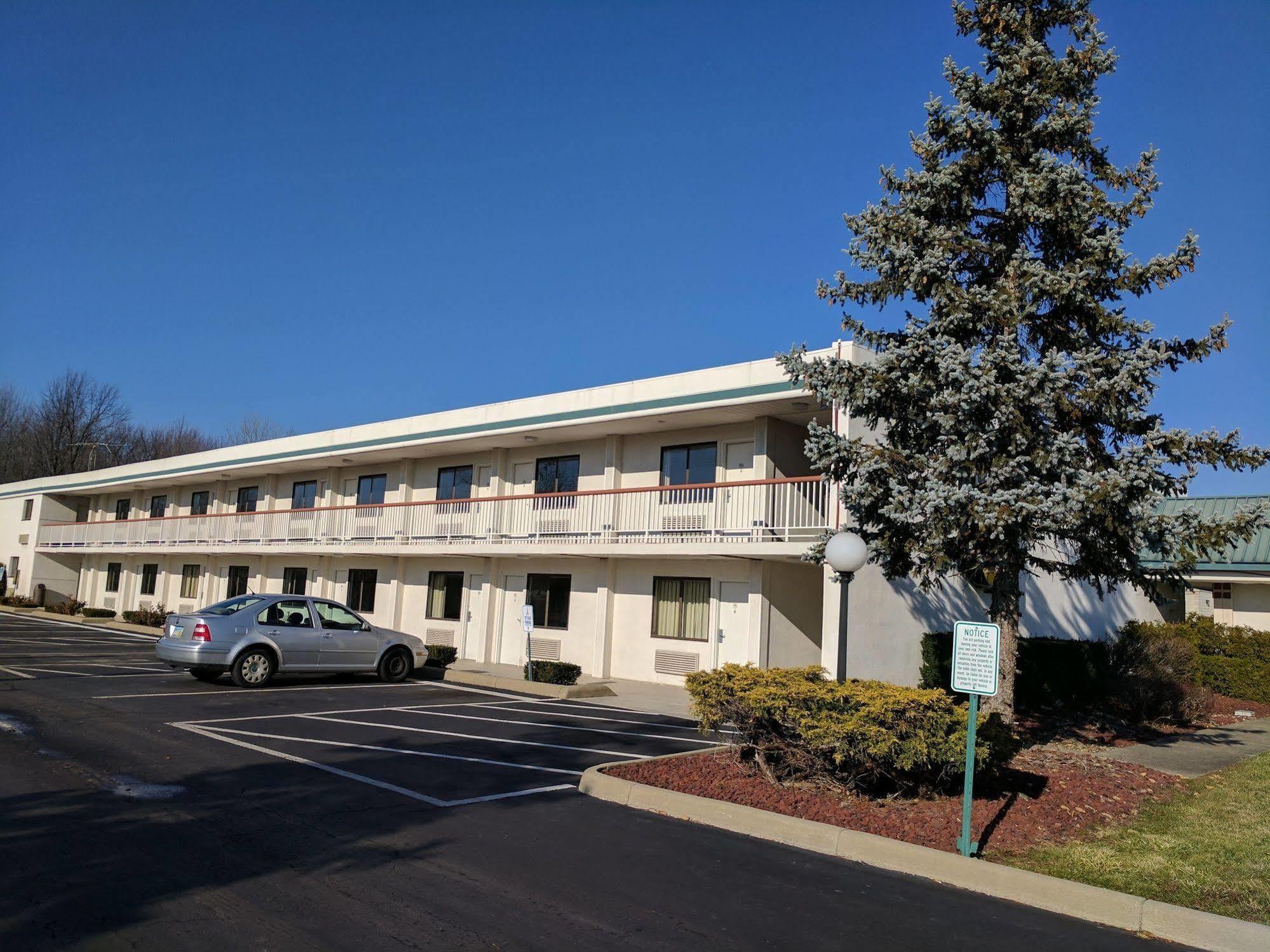 Sprucewood Inn Elyria Bagian luar foto