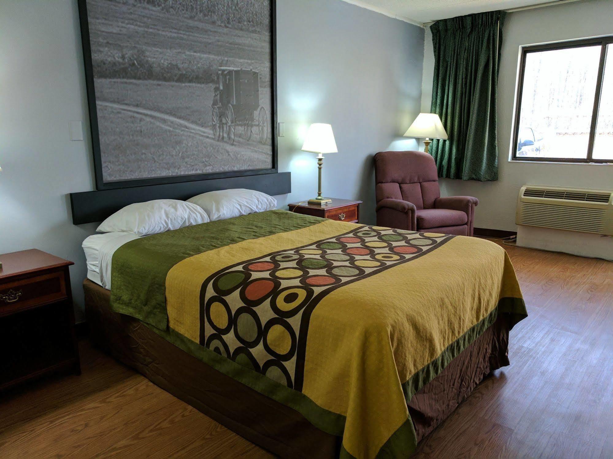 Sprucewood Inn Elyria Bagian luar foto