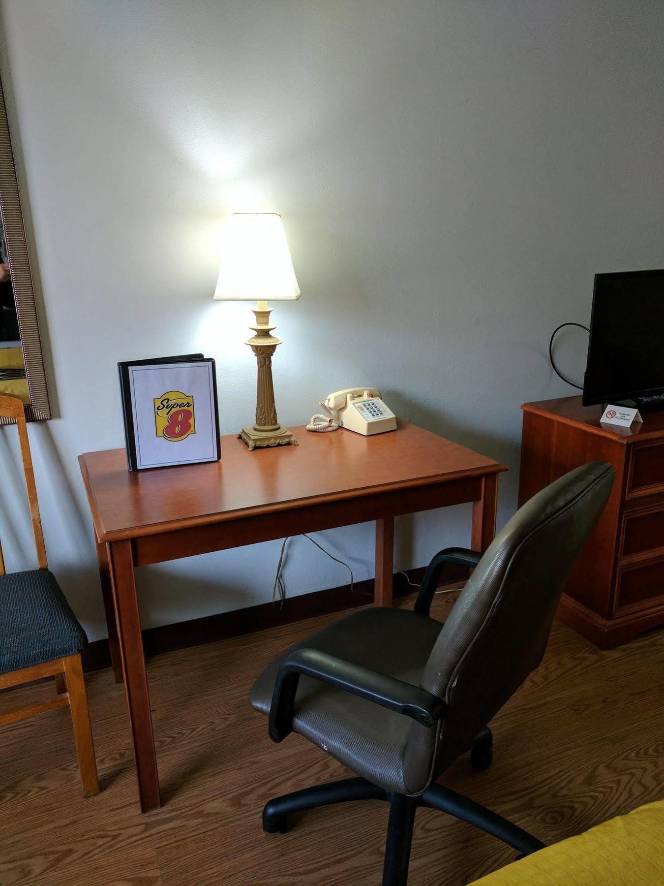 Sprucewood Inn Elyria Bagian luar foto