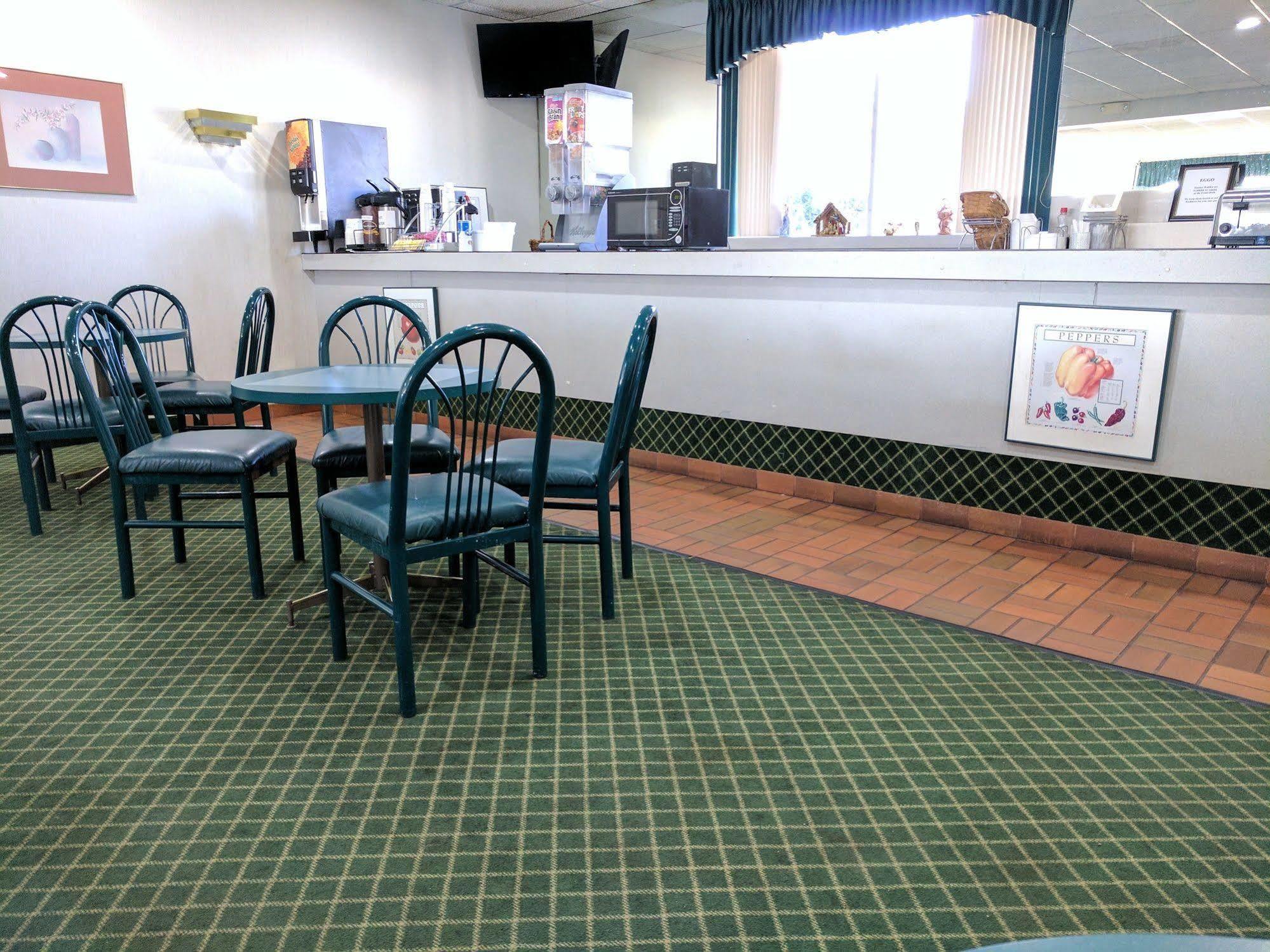 Sprucewood Inn Elyria Bagian luar foto